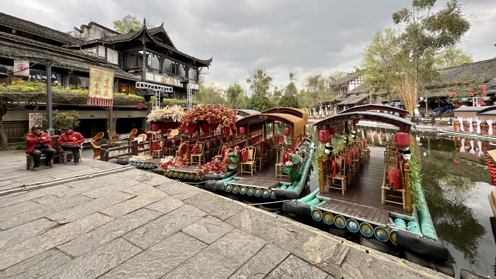 Прогулочные лодки в Древнем городе Хуанлунси