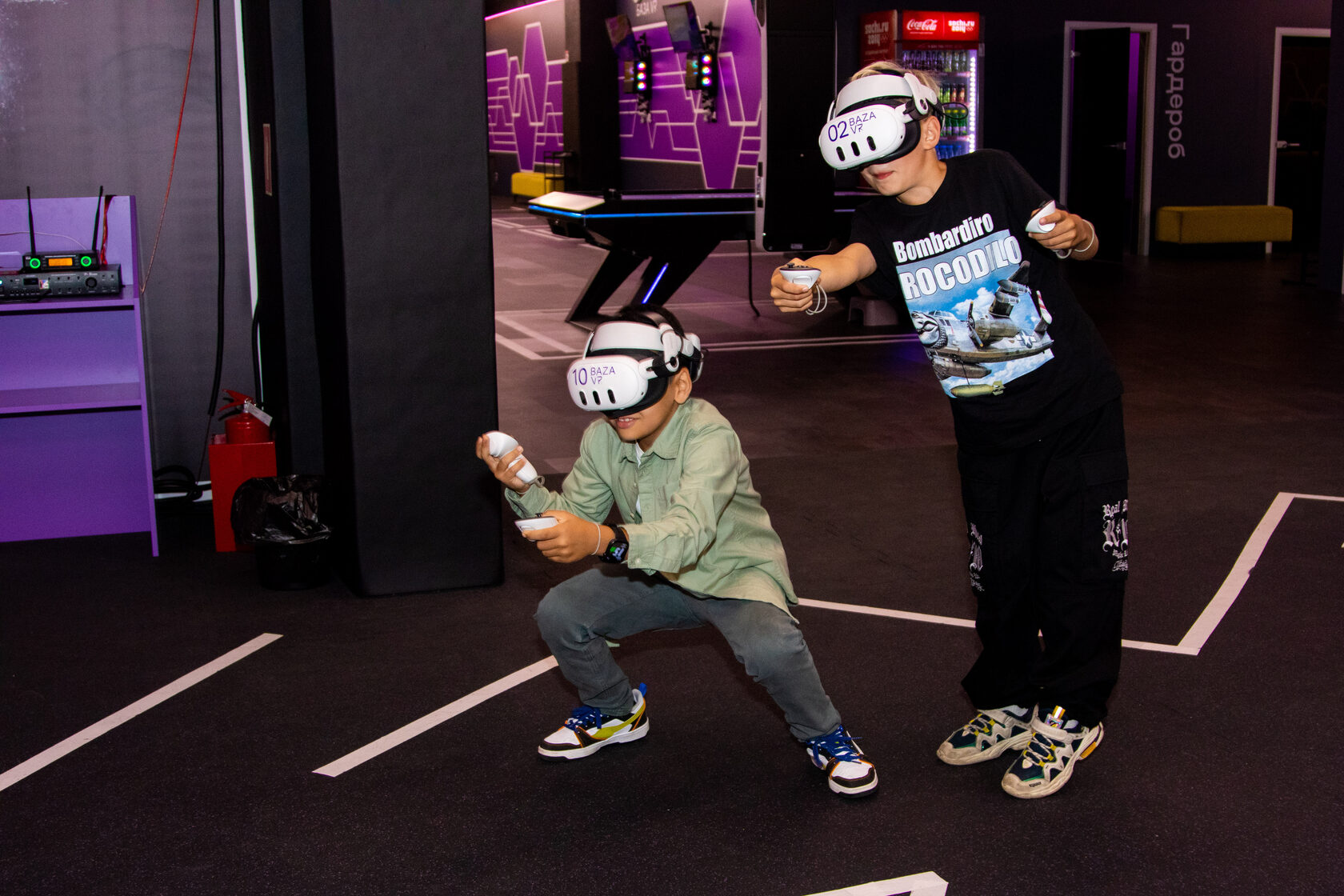 Детский день рождения Москва в формате VR-арены — дети активно играют и двигаются в Baza VR