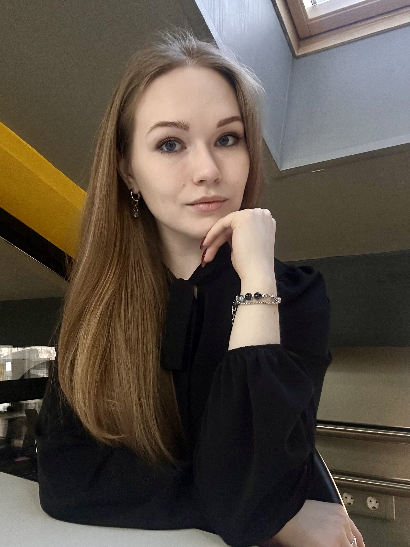 Я постоянно развиваюсь: читаю литературу по управлению и бизнесу, изучаю маркетинг, владею английским на уровне B2 и сейчас изучаю испанский. Мне нравятся задачи, в которых можно усиливать команду, улучшать процессы и помогать бизнесу расти.  Буду рада обсудить, чем мой опыт может быть полезен вашей компании.