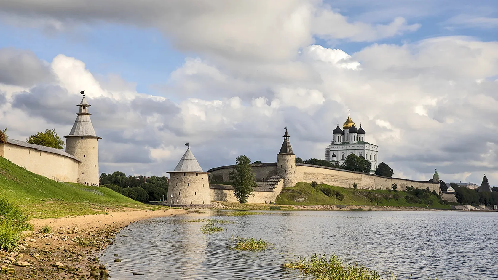 Псковский Кром на рассвете дизайн Единой карты псковича