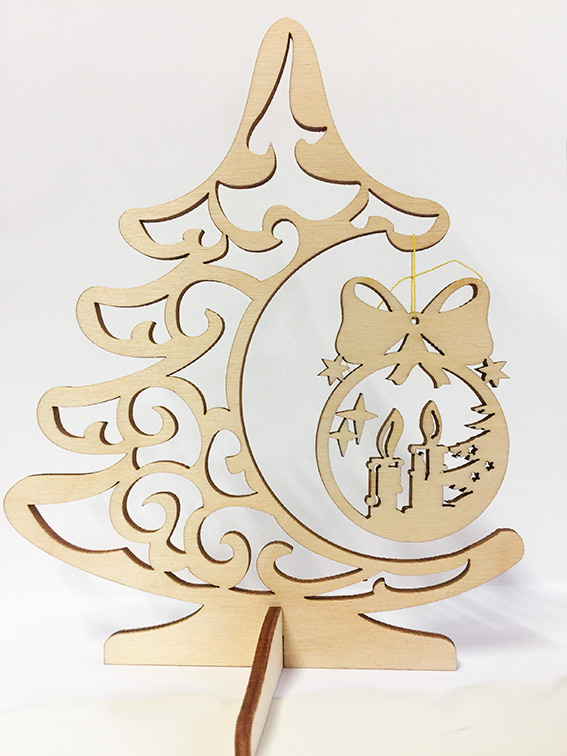 Елки с новогодними игрушками из фанеры