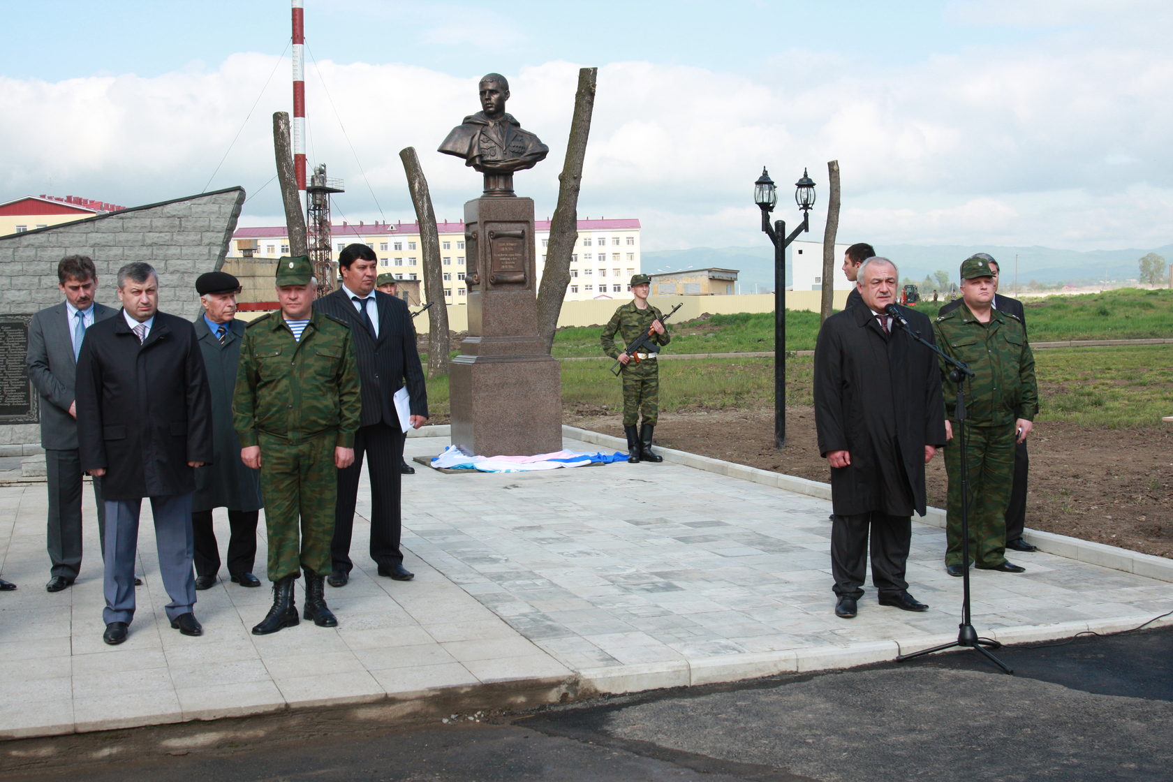 Денис ветчинов памятник фото репортажа 2012. Археологические открытия. Памятник денису ветчинову во владикавказе. Памятник денису ветчинову во владикавказе. Открытия 2009 года.
