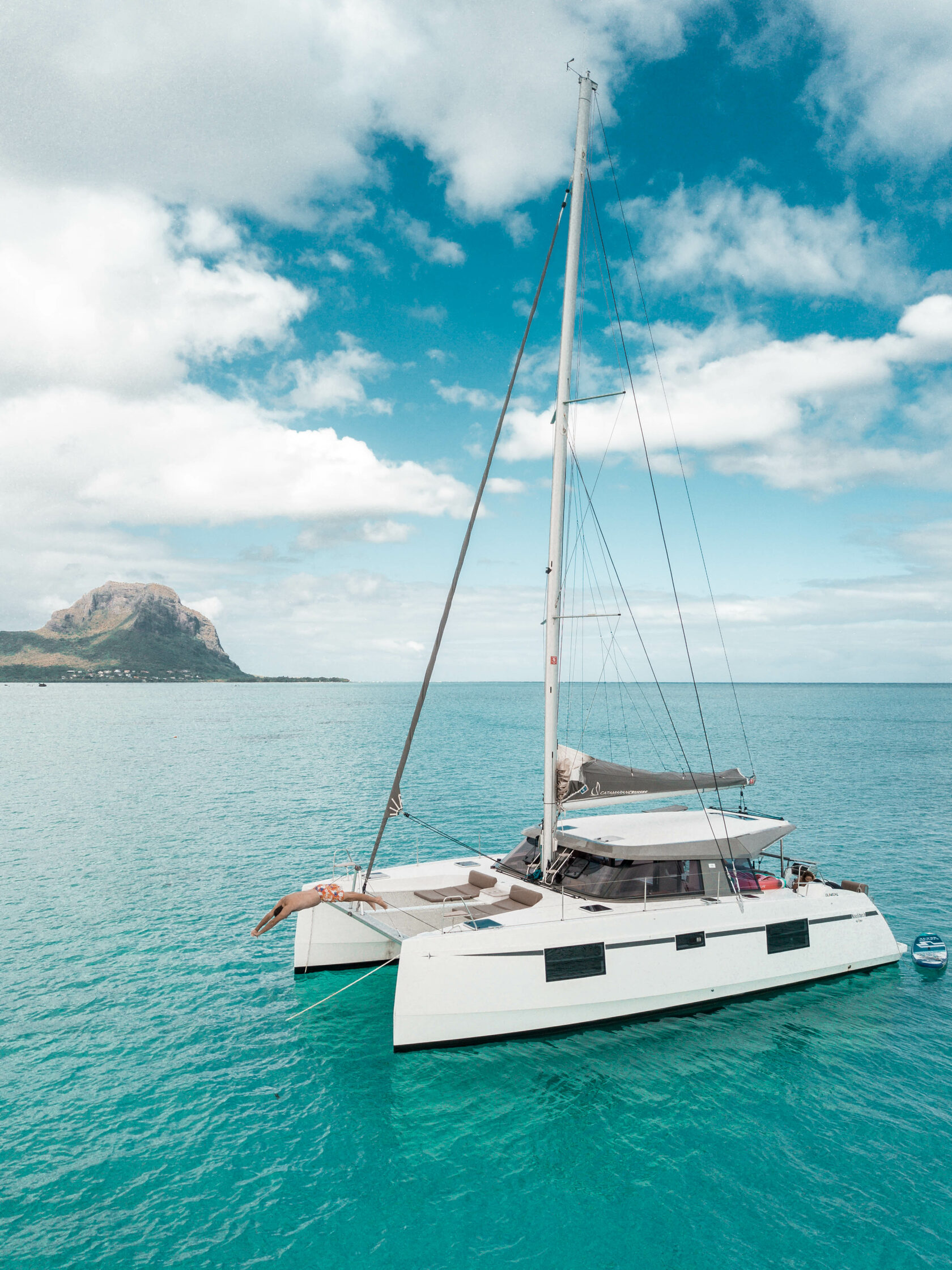 Маврикий катамаран. Голландские траулерные яхты Тревел. Sea Spirit.