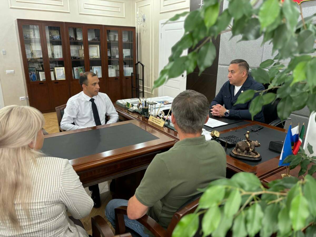 «Обсудили план взаимодействия»: ветеран СВО начал работу в администрации Высокой Горы