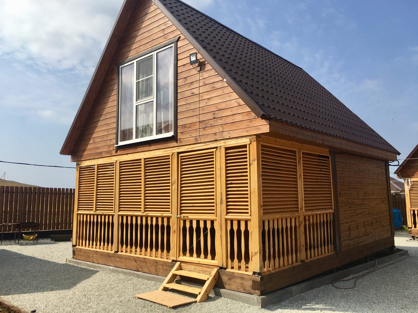 внешний вид двух этажного дома в Веселовке усадьба соленое озеро