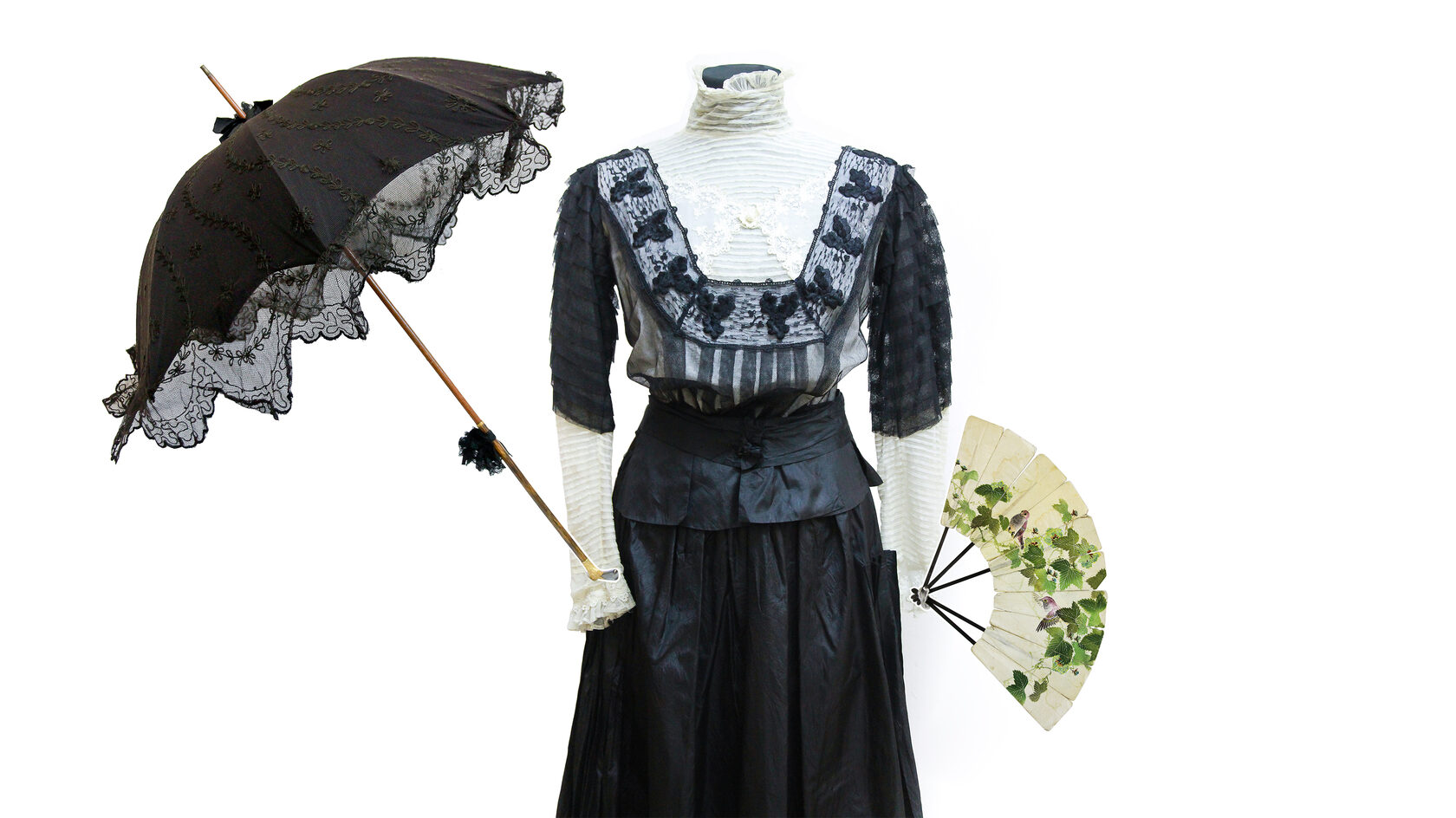 Блузка, юбка, зонт от солнца, веер