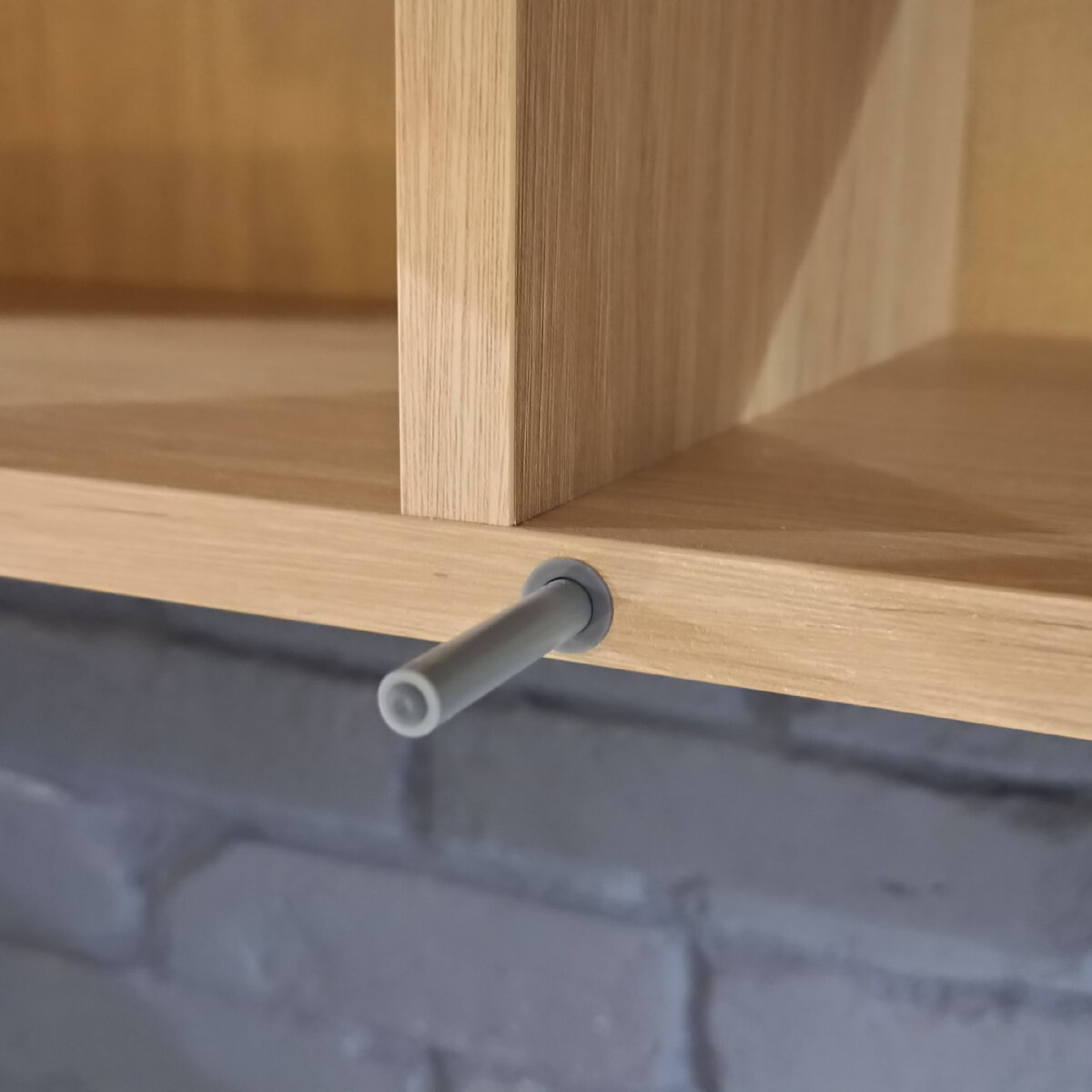 Врезной типон. Фото в шоуруме Первой мебельной фабрики