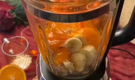 Приготовление смузи с хурмой, бананом и апельсином: шаг 4