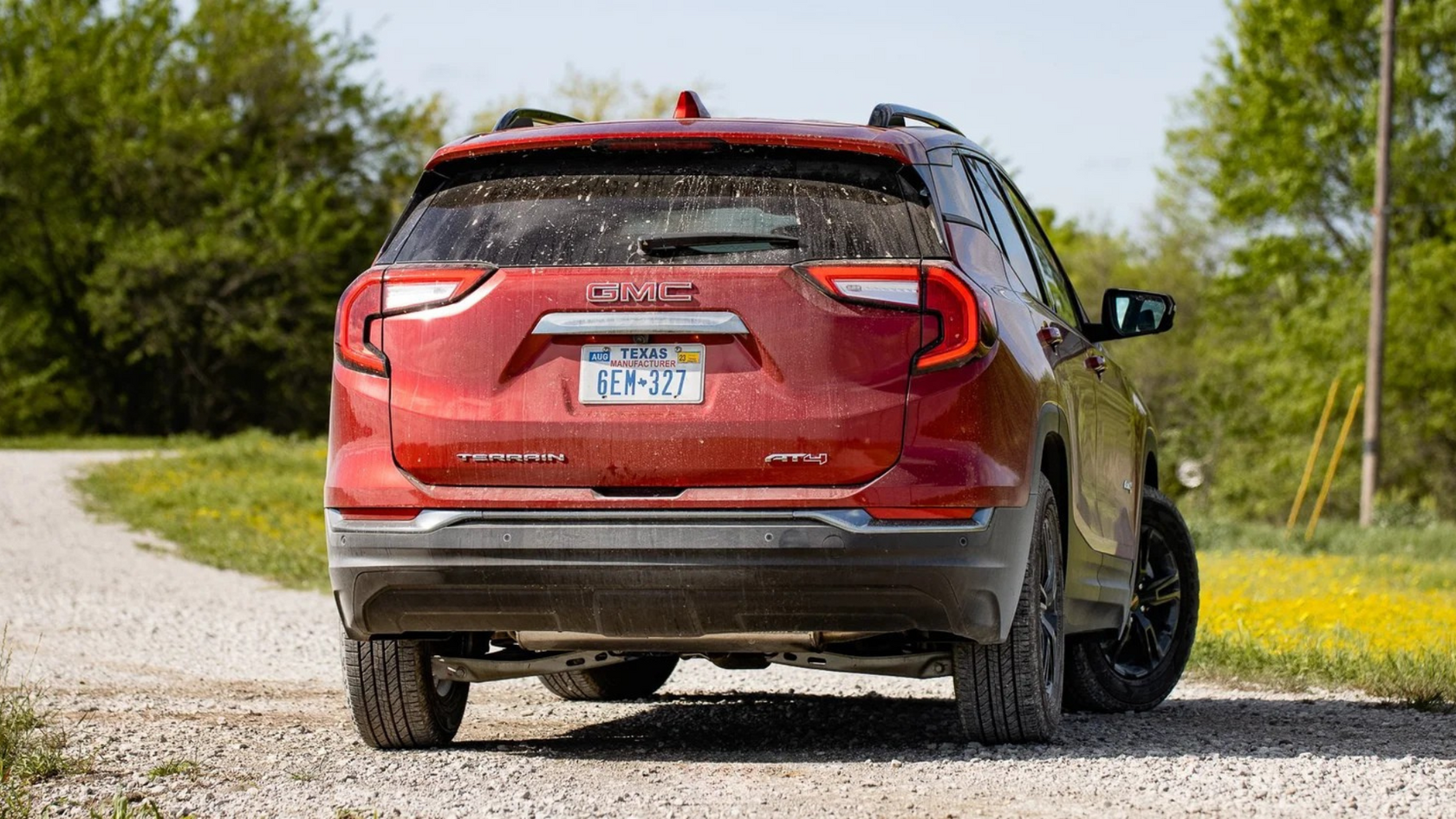 Chevrolet Equinox 2024 в движении по городу