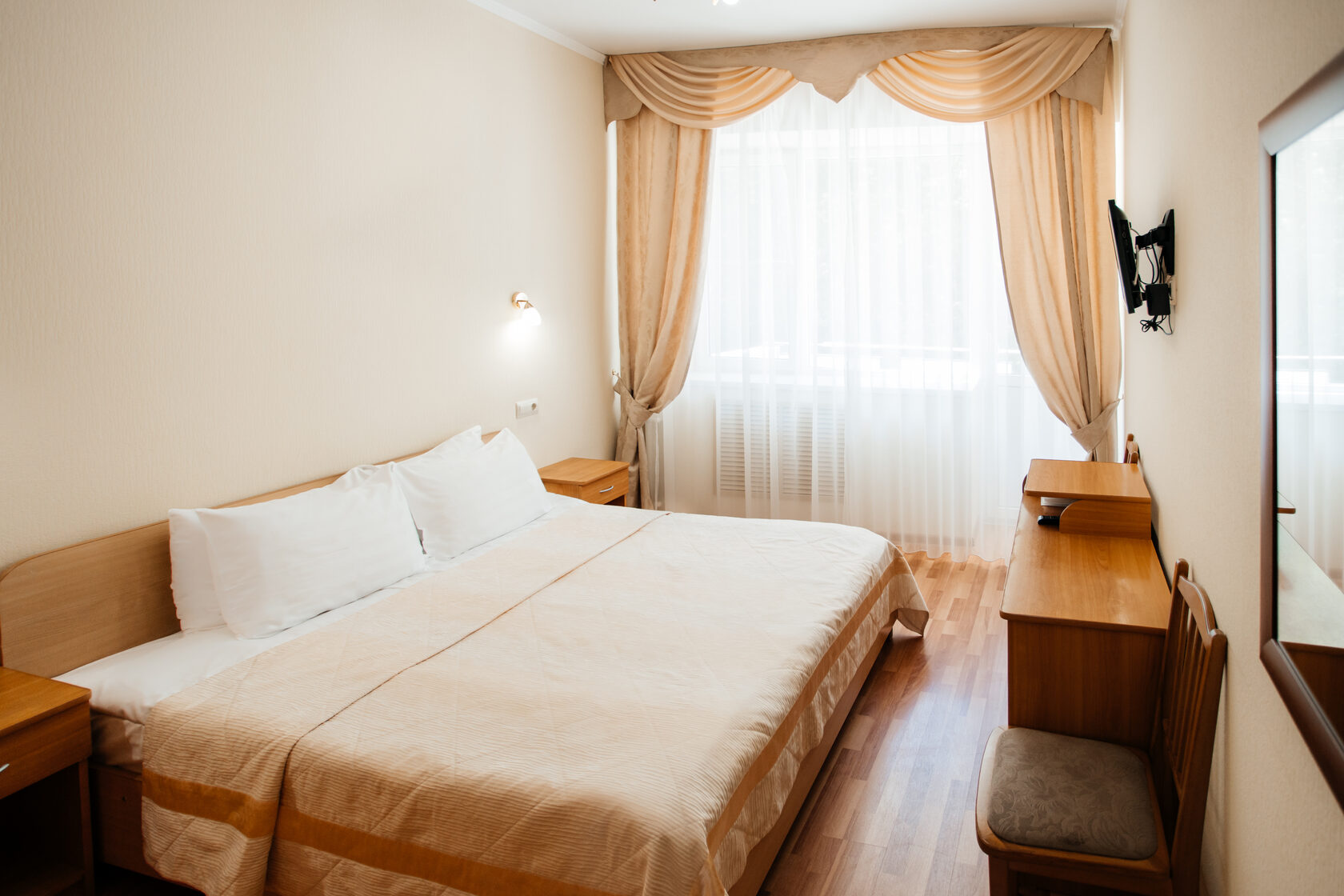 <div style="font-size:24px;" data-customstyle="yes">Стандарт улучшенный (с балконом)<br /> </div>