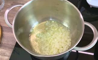 Приготовление супа из свежих опят с картофелем: шаг 2