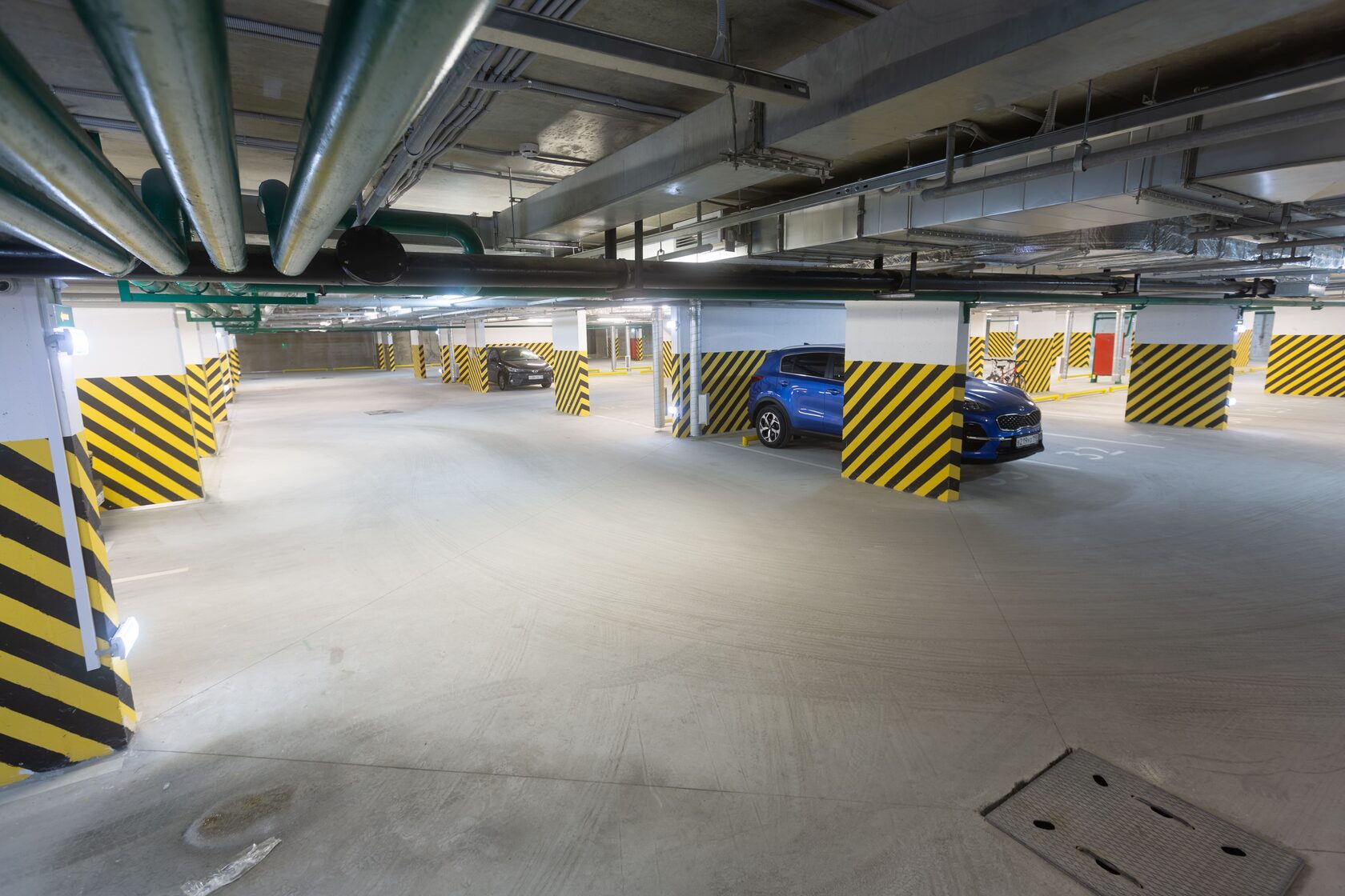 парнас паркинг. авария на парковке в колумбусе. паркинг парнас 21 квартал. жк северная долина паркинг. зацепила отбойник.