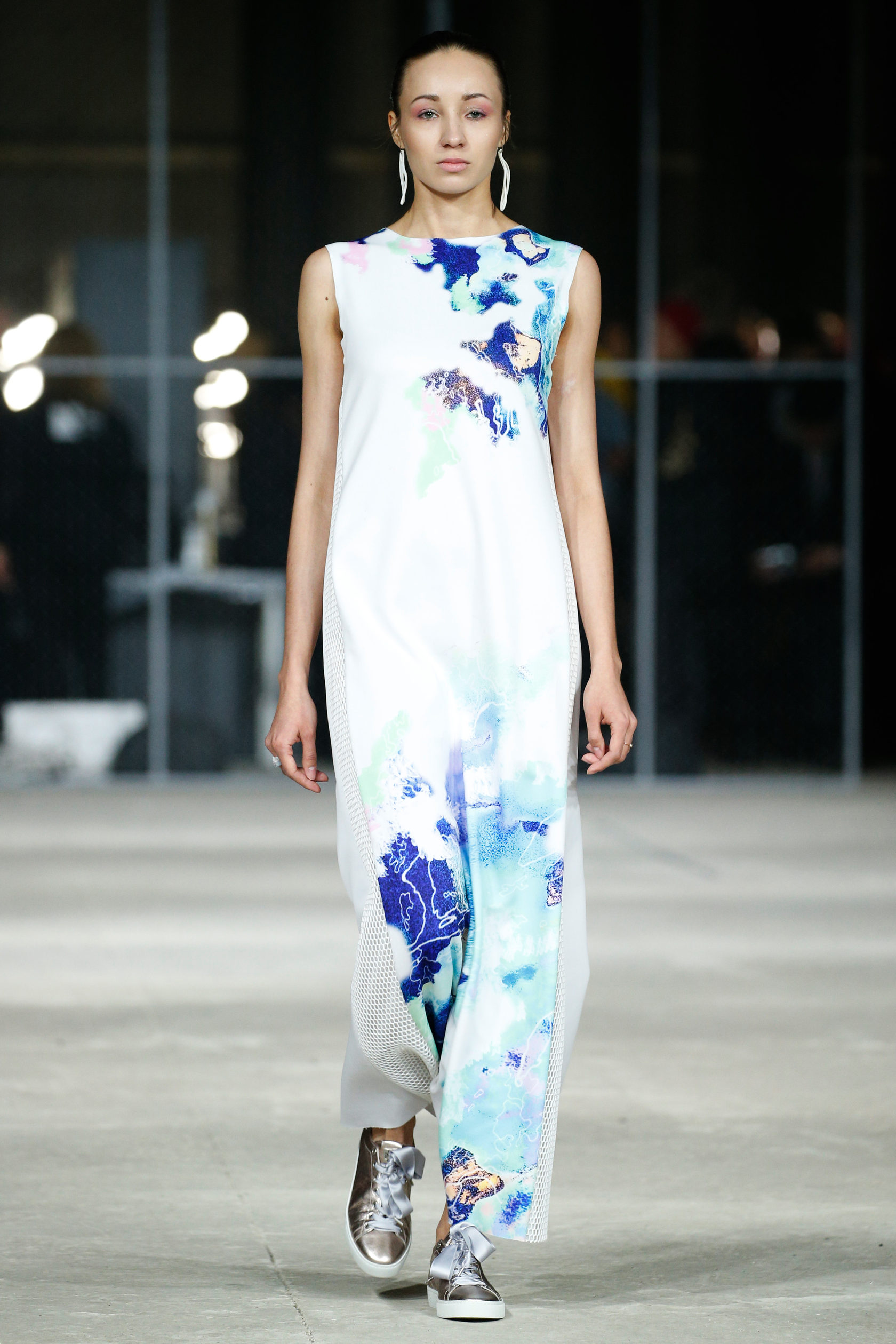 Дизайнеры москвы. Zetwix дизайн интерьера. Искусственные цветы в интерьере. Reda московские дизайнеры. Варианты декоративных кантов в шторах дизайн.