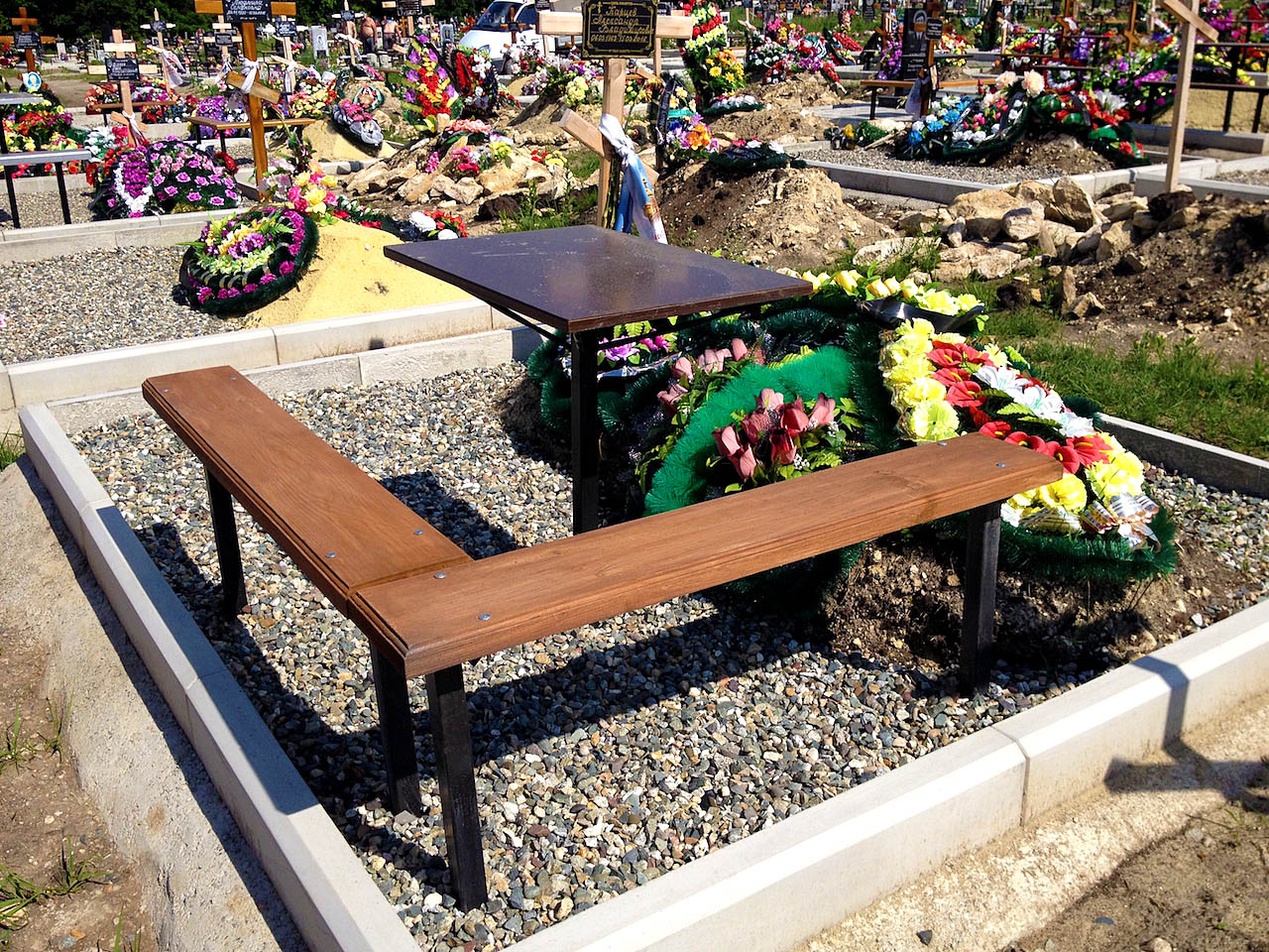 столик скамейка на могилу