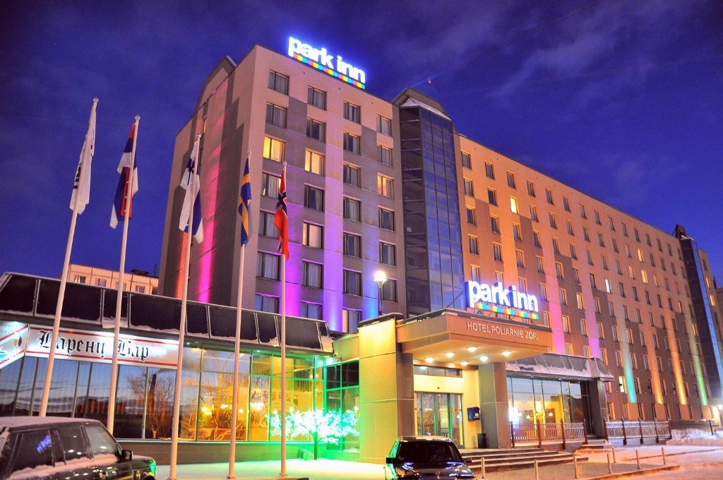 Park inn by radisson. Отель парк Полярные зори Мурманск. Гостиница Полярные зори Мурманск. Park Inn гостиница Мурманск. Мурманск Рэдиссон Полярные зори.