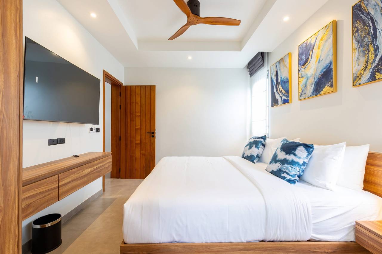 Уютная спальня с выходом на террасу.