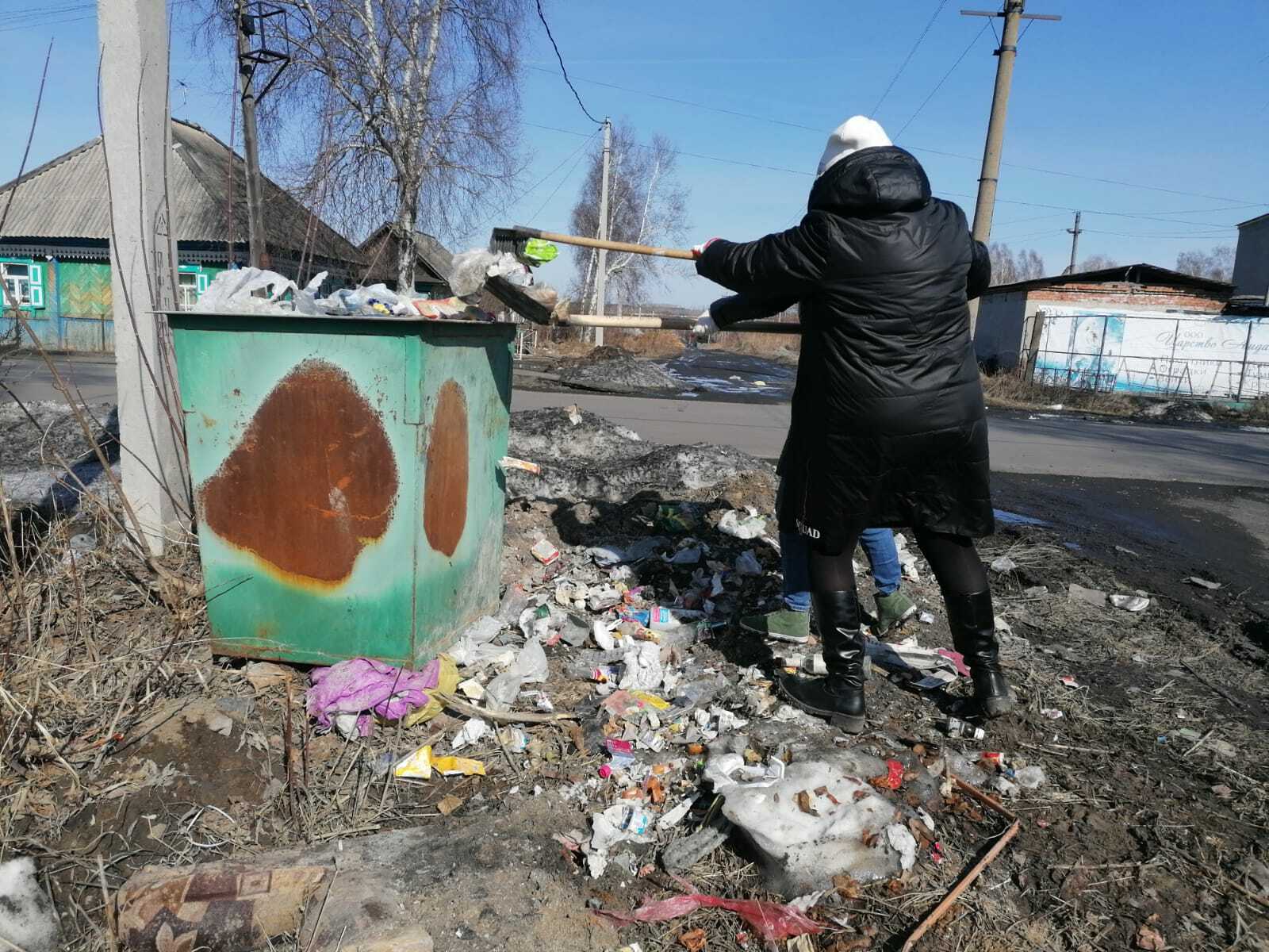 Чистый город кемеровской. Чистый город Кемерово. Чистый город Новокузнецк. Субботник в рамках экологического месячника.