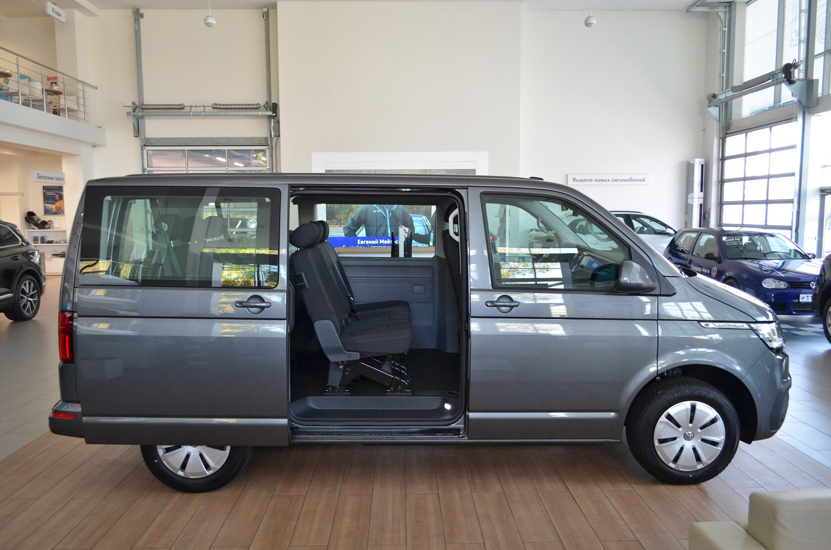 Volkswagen Caravelle t6 серый Indium металлик