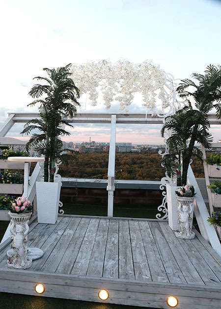 Крыша 20 этажа - панорамный вид на Санкт-Петербург: Финский залив, Спас-на-крови, Казанский и Исаакиевский соборы, башня Газпрома, Зенит арена, Петропавловская крепость