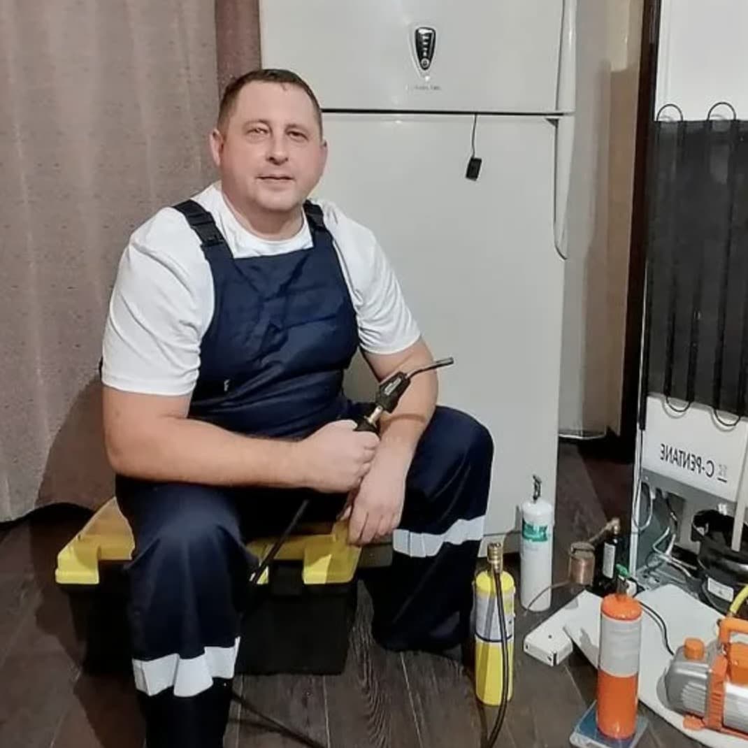 Мастер РемБыт за работой