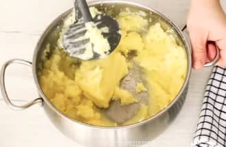 Приготовление осетинских пирогов с картошкой и сыром в духовке: шаг 11