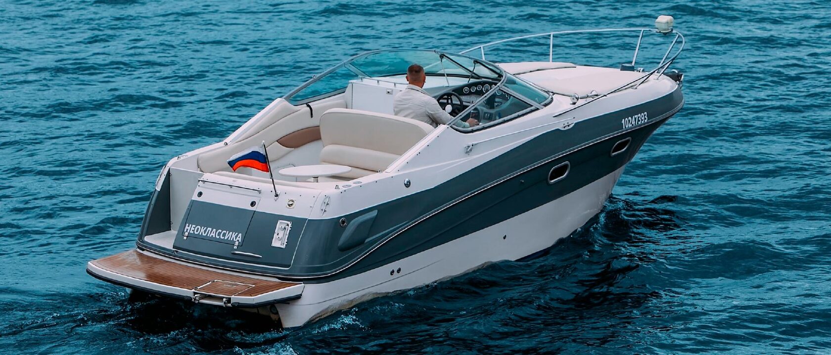 Катер Neo с SunDeck для загара - прогулки по Неве