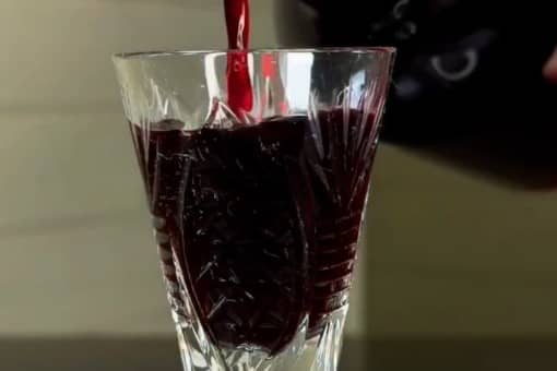 Приготовление настойки на чёрной смородине: шаг 5