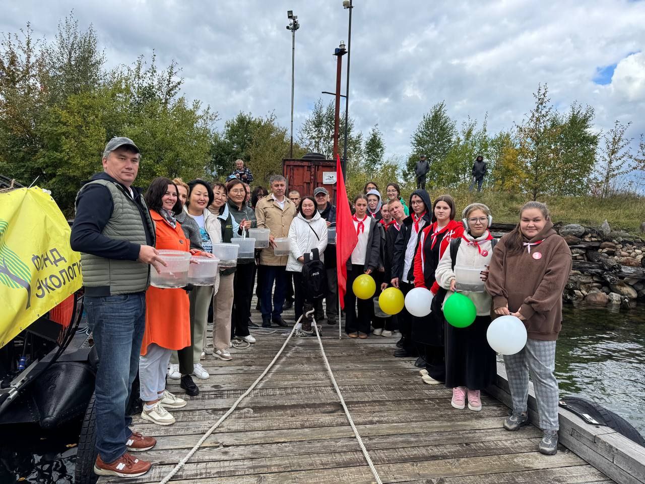 мальки сибирского осетра выпущены в байкальские воды рядом с визит-центром «Байкал заповедный»