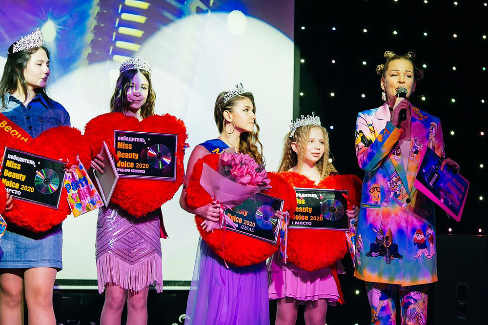 <span style="font-weight: 500;">Татьяна Шевцова и Софья Хлиян - победители "Miss Beauty Voice"</span><br />