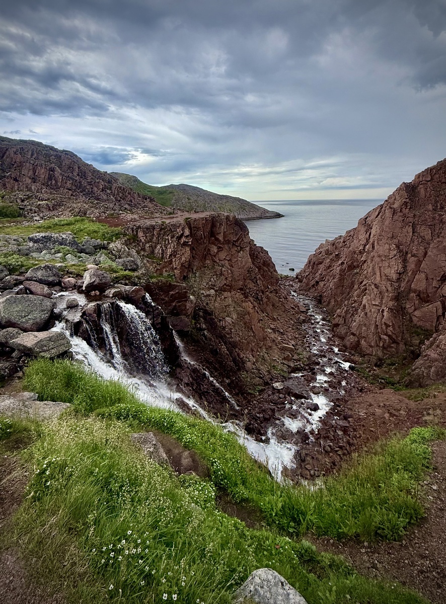 Вид на море с водопада. Териберка.