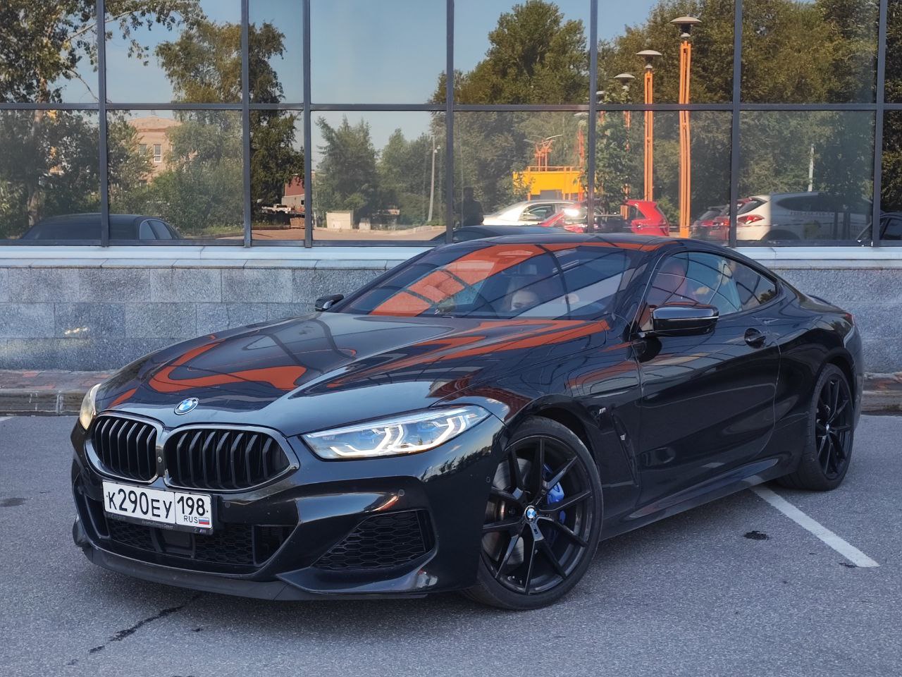 Арендовать BMW 8 Series Coupe