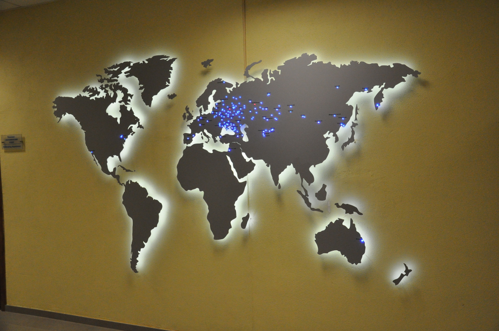 Карта со светящимися точками. Световое панно на стену. Подсвечивающаяся карта. Карта светящаяся на стену. Континенты с подсветкой на стену.