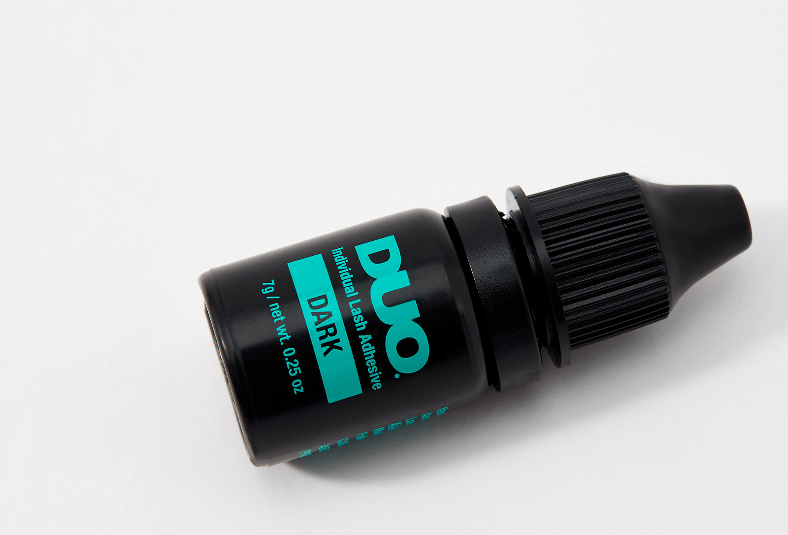 Клей с2 те s1. Duo клей для ресниц черный Dark Lash Adhesive 7 г. Duo клей для Пучков individual Lash Adhesive Dark 7 г
