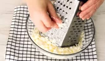 Приготовление осетинских пирогов с картошкой и сыром в духовке: шаг 10