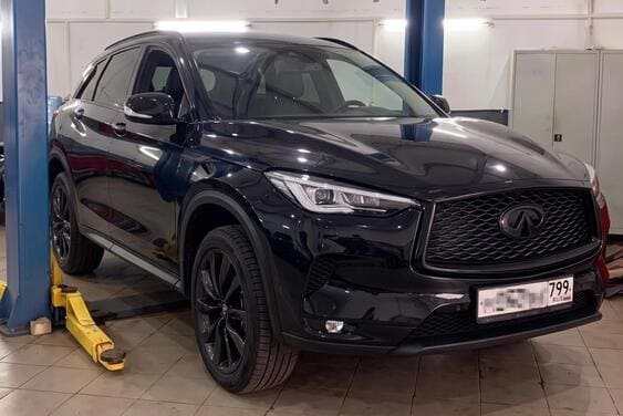 Infiniti QX50 AWD на подъёмнике перед капремонтом