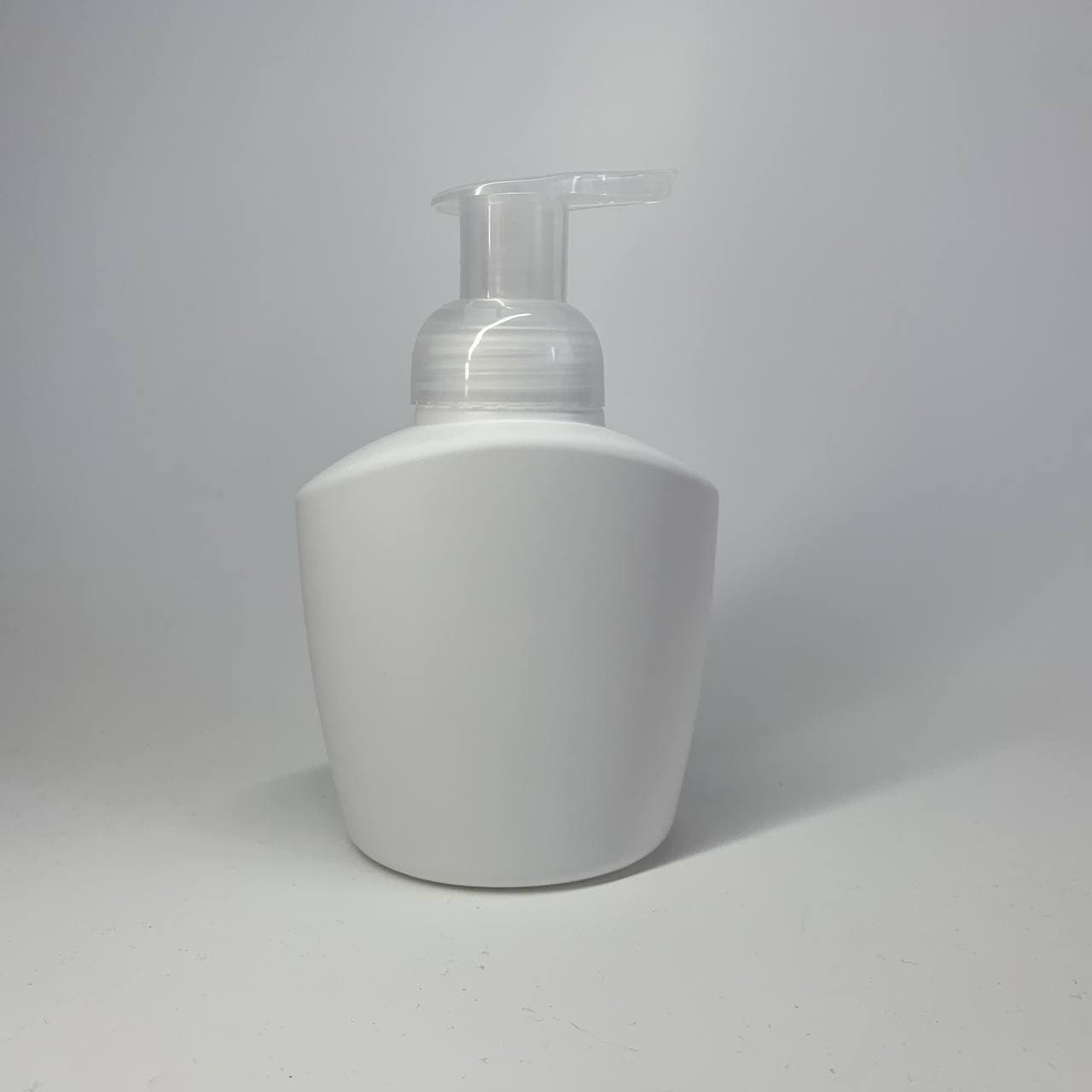 Пластиковая бутылка с дозатором. Флакон с распылителем. Флакон пэт 140 150 160 мл. 5л. Канистры пнд 5л.