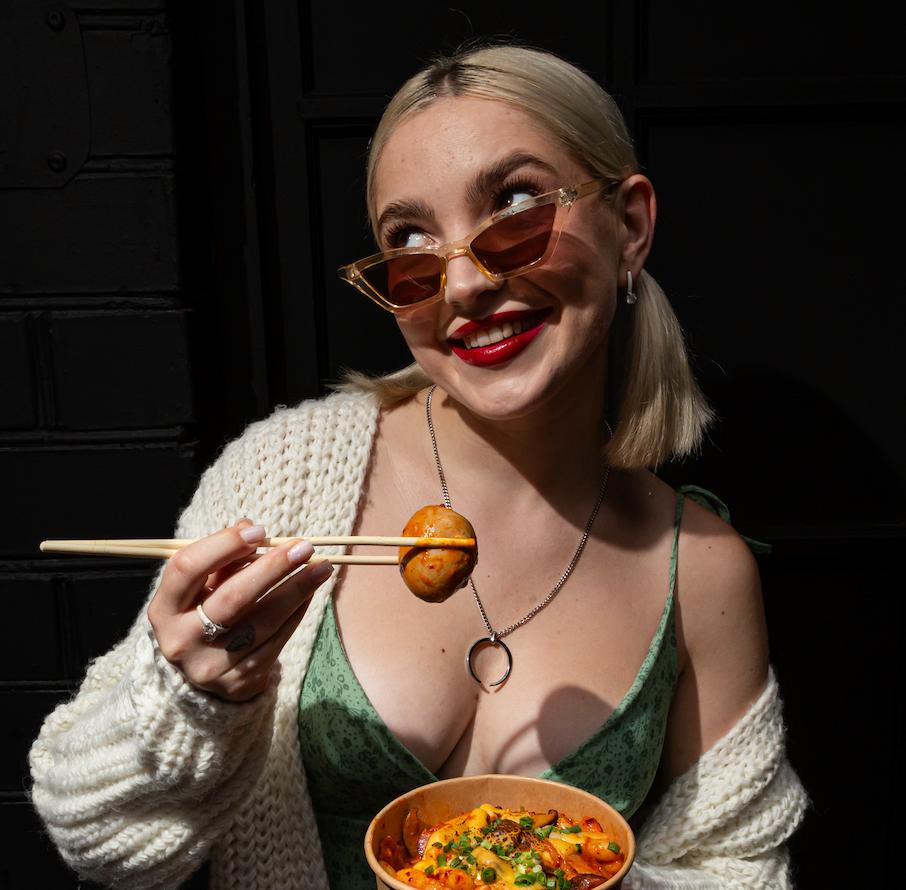 Довольная девочка