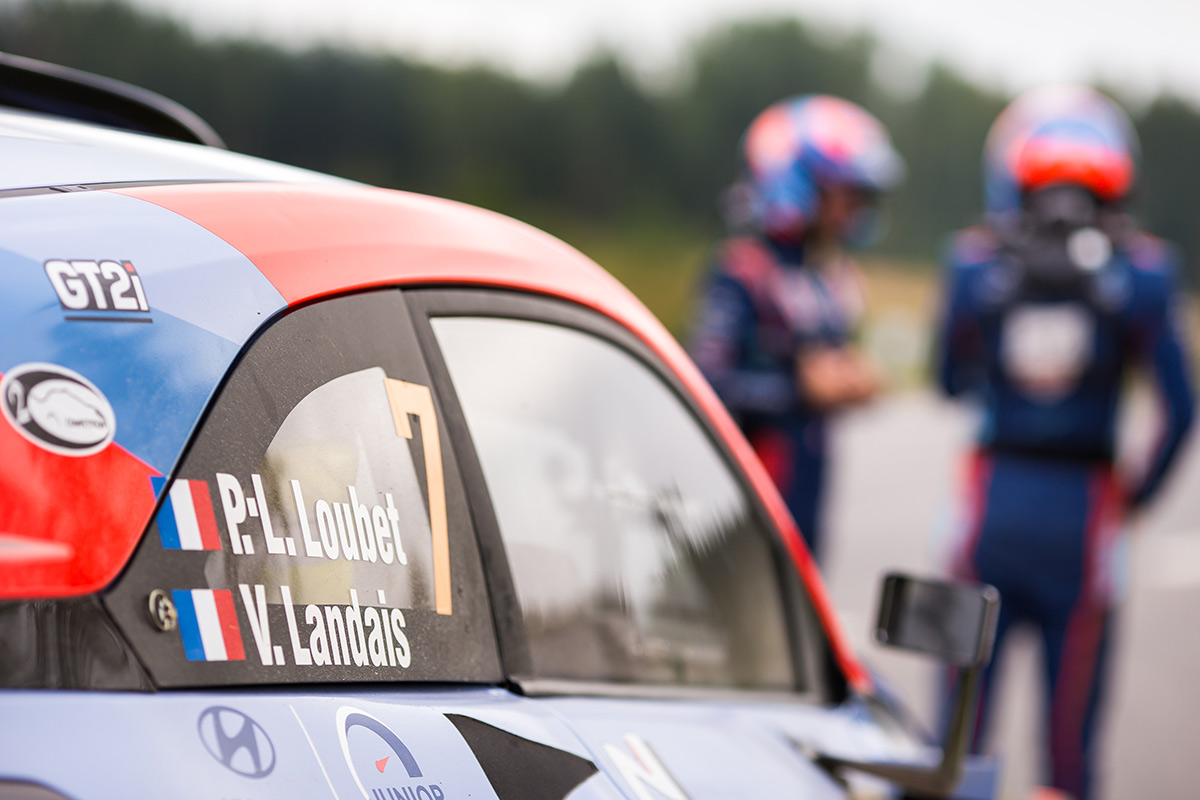 Hyundai i20 Coupe WRC Пьера-Луи Лубе и Венсана Ландэ, ралли Эстония 2021