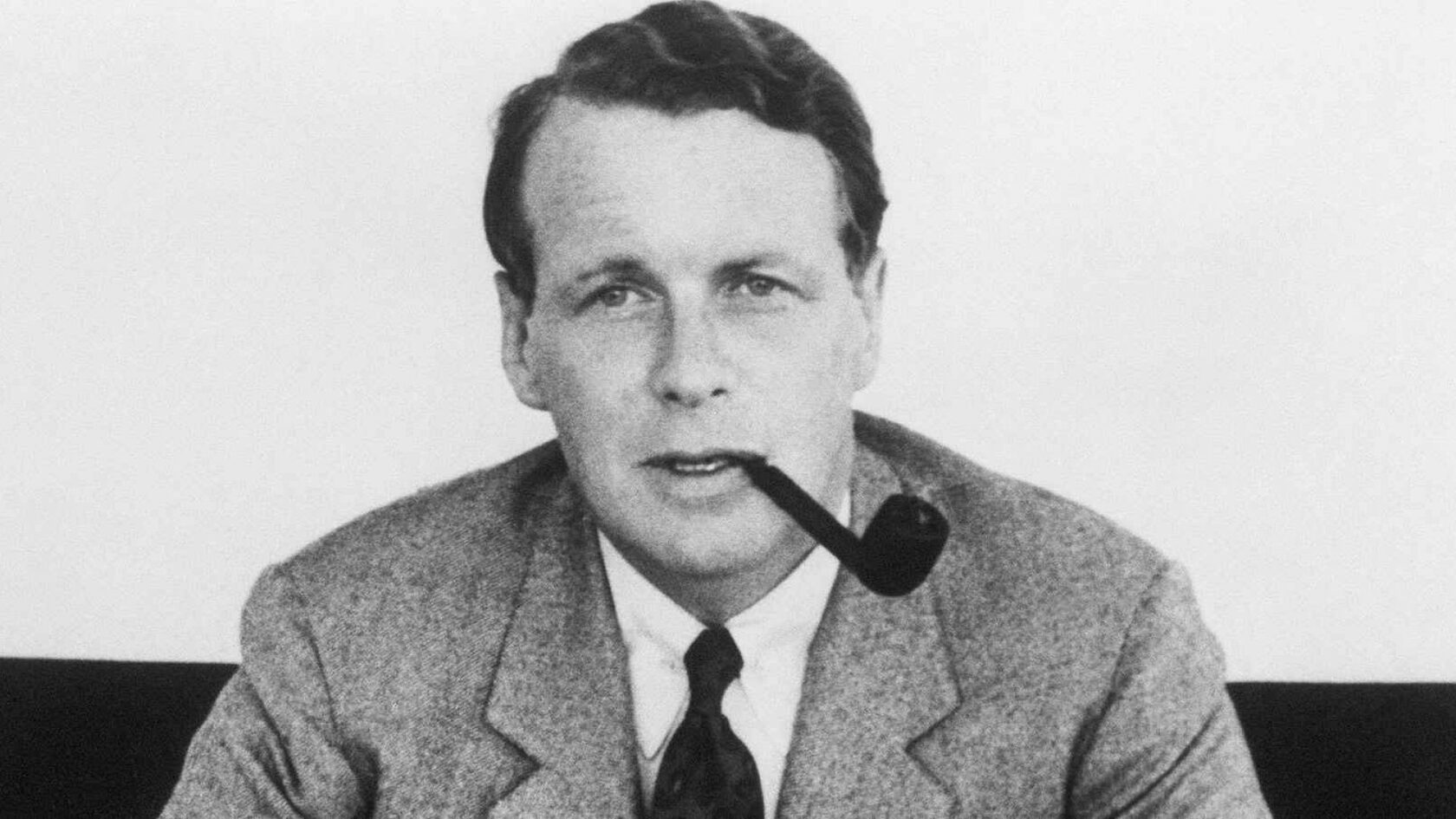 Дэвид Огилви. Его имя гремит в пантеоне титанов индустрии, изменивших облик XX века. Французские экономические журналы ставят его в один ряд с Адамом Смитом, Томасом Эдисоном и Генри Фордом – гигантами, сотворившими индустриальную революцию.