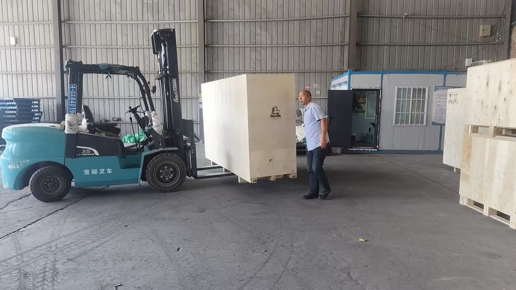 Подготовка груза на складе 6667 Cargo
