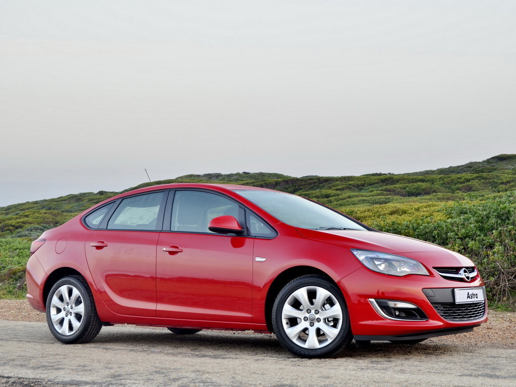 Opel Astra j 2015 седан