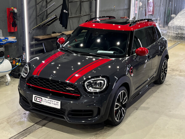 Автомобиль MINI в студии Кварц Мастер Детейлинг