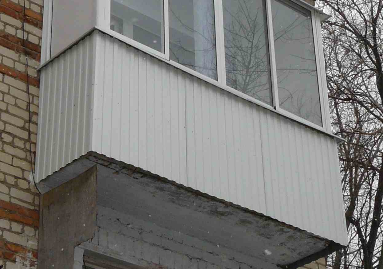 Обшивка балкона профлистом