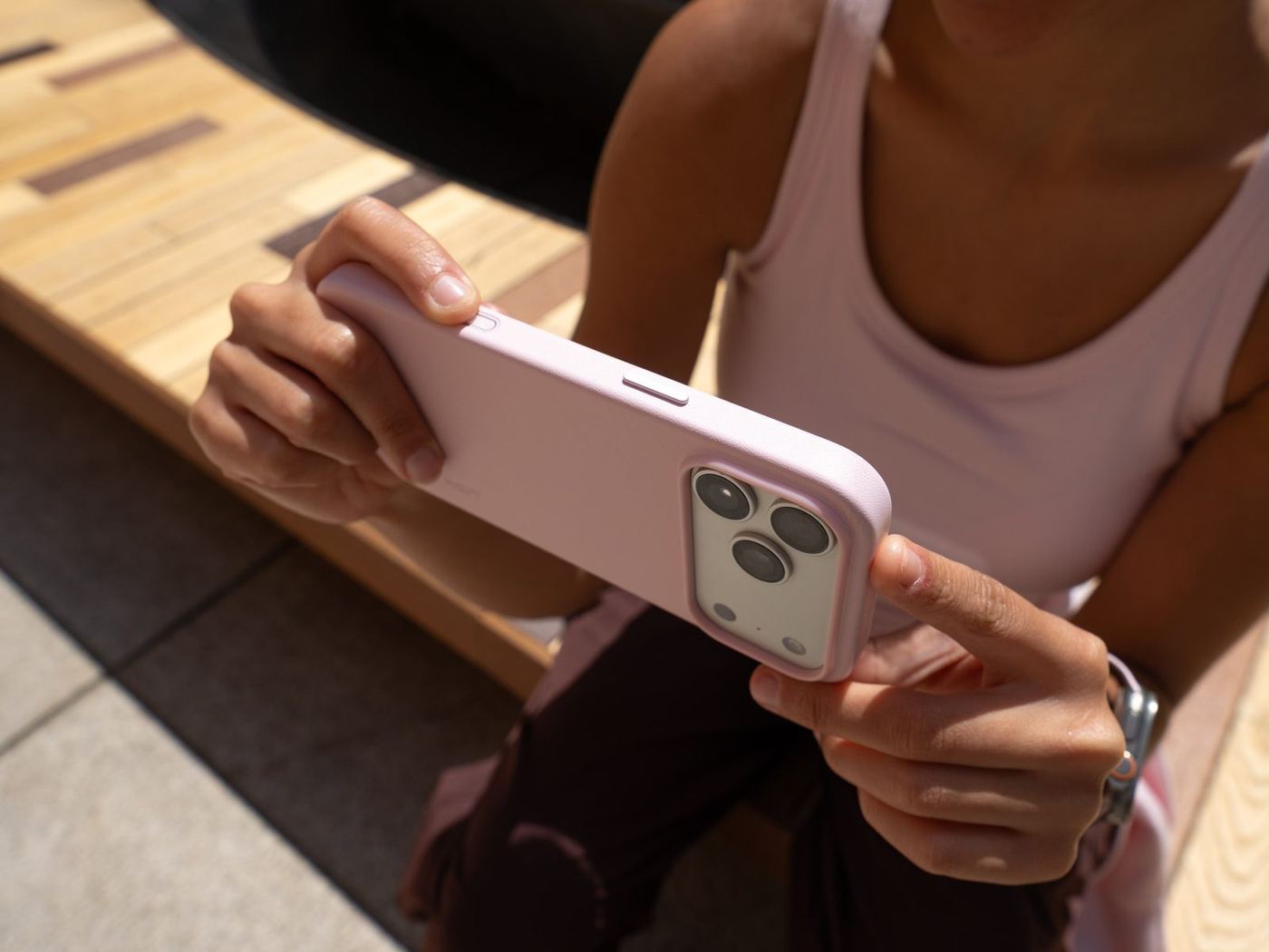 Съёмка на iPhone в чехле MOVAS: управление кнопкой Camera Control
