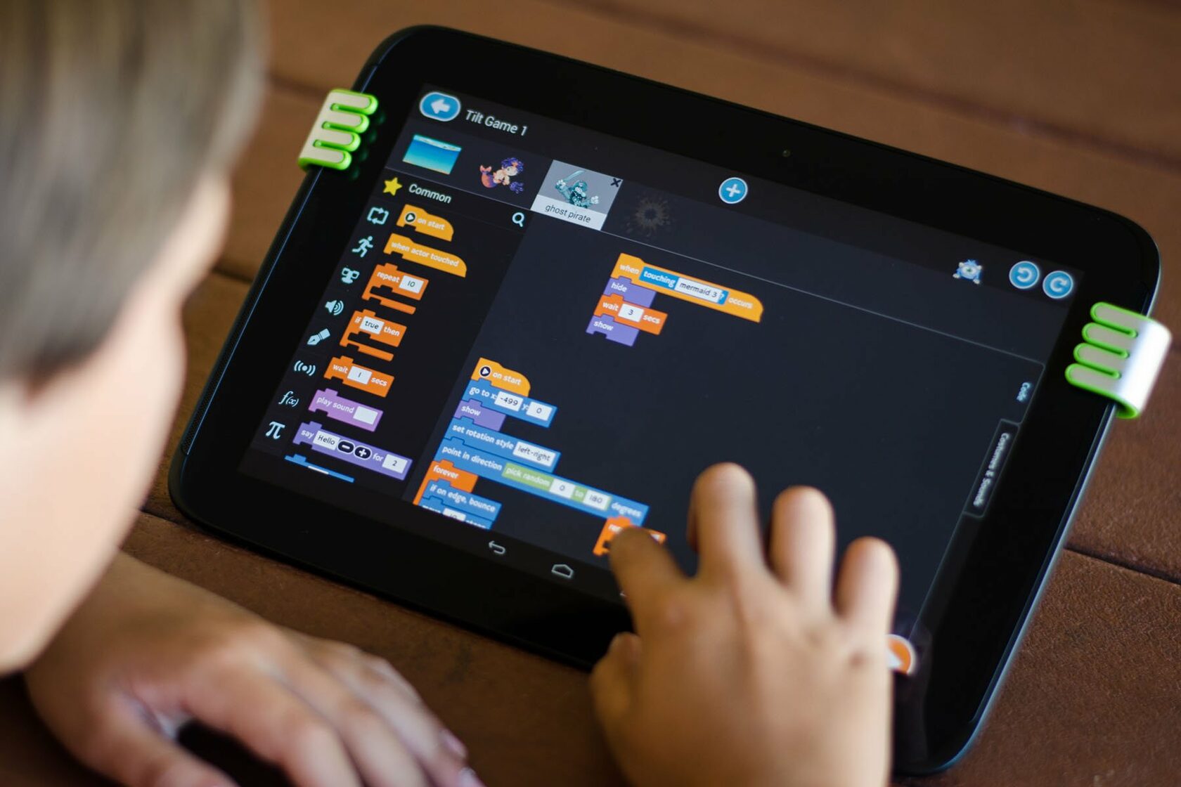 Scratch learning. Планшет для программиста. Визуальное программирование для детей. Программирование игр. Coding for Kids.