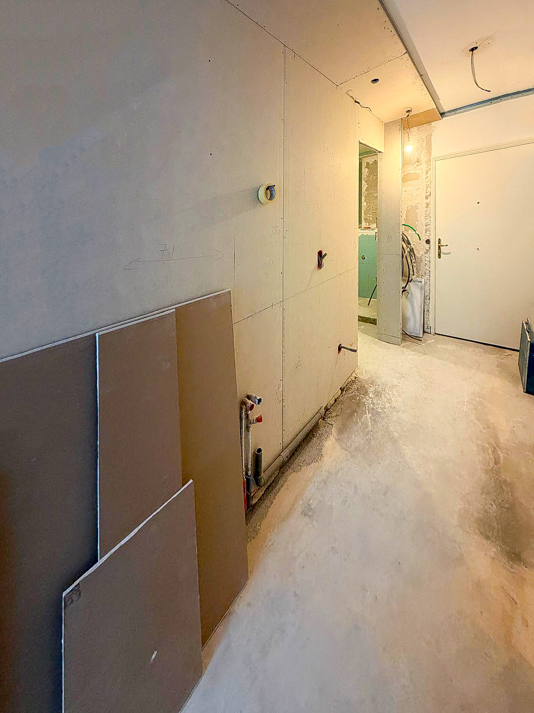 Suivi de chantier d’un studio 22 m² – nouvelles cloisons et structure en cours