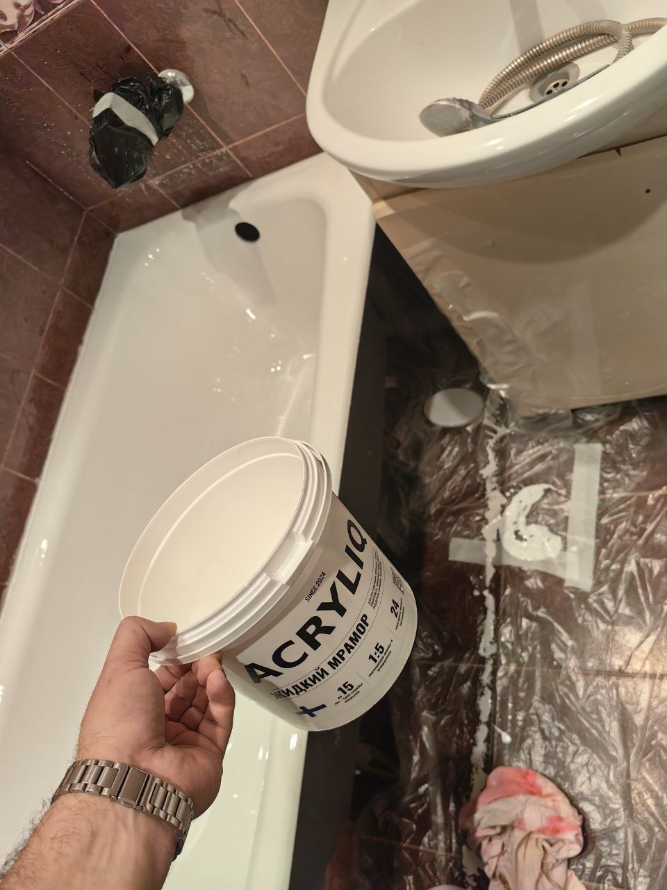Нанесение жидкого акрила premiumна ванну
