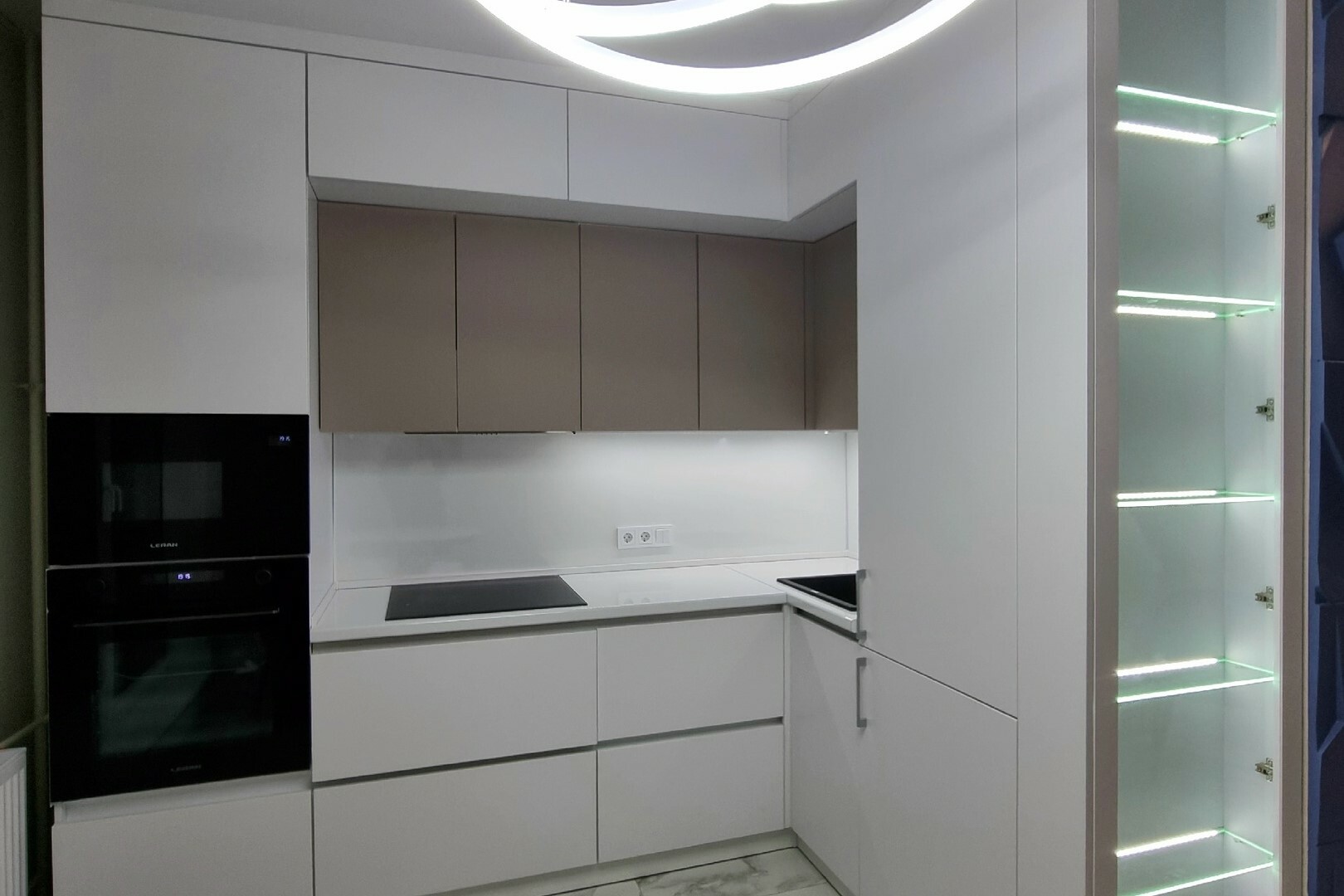 Угловые кухни от фабрики Renovation