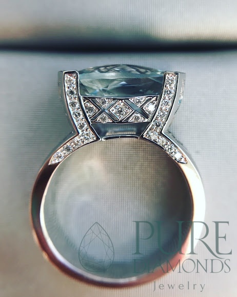 Кольцо с топазом и бриллиантами