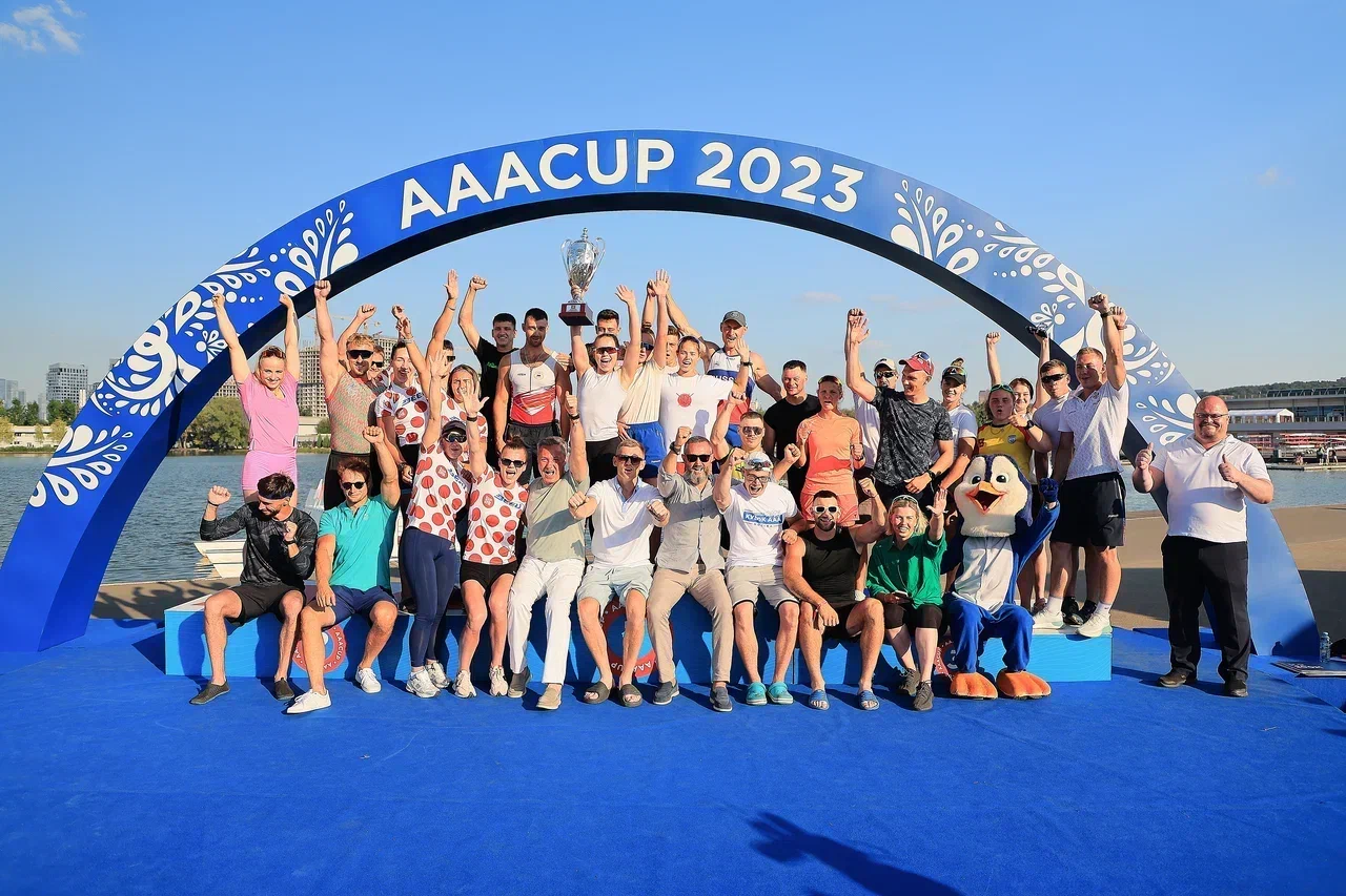 Ақ үйлену маникюрінің фотосы